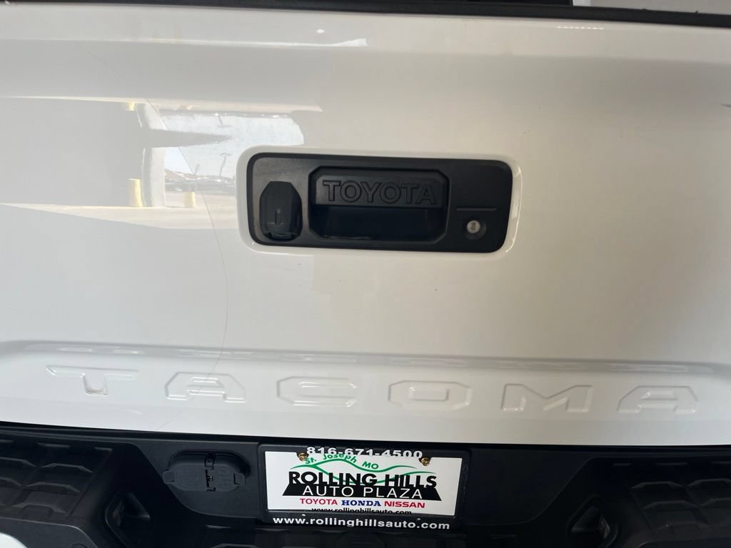 Used 2018 Toyota Tacoma Limited AWD/4WD image 43