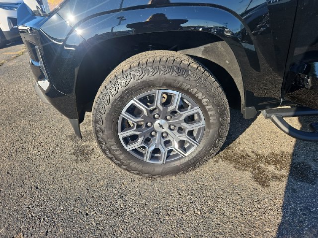 Used 2026 Chevrolet Colorado Z71 w/ Technology Package AWD/4WD image 27