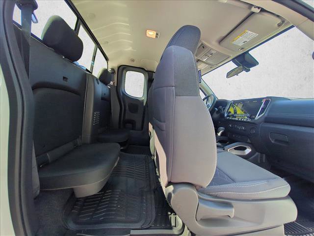 Used 2025 Nissan Frontier SV RWD image 18