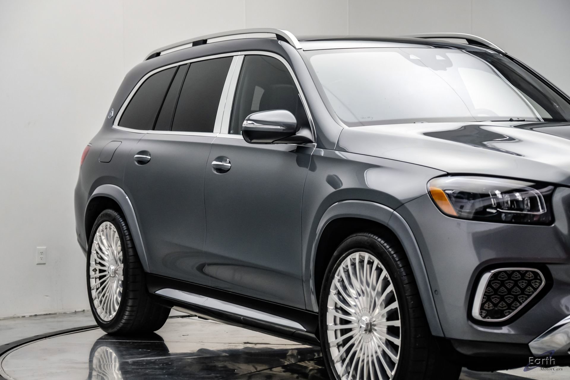 Used 2024 Mercedes-Benz Maybach GLS 600 4MATIC image 32