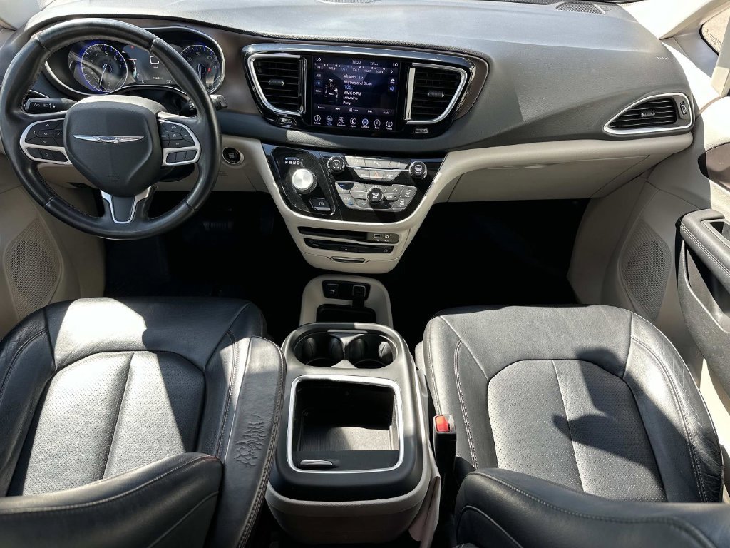 Used 2018 Chrysler Pacifica Touring-L Plus FWD image 17