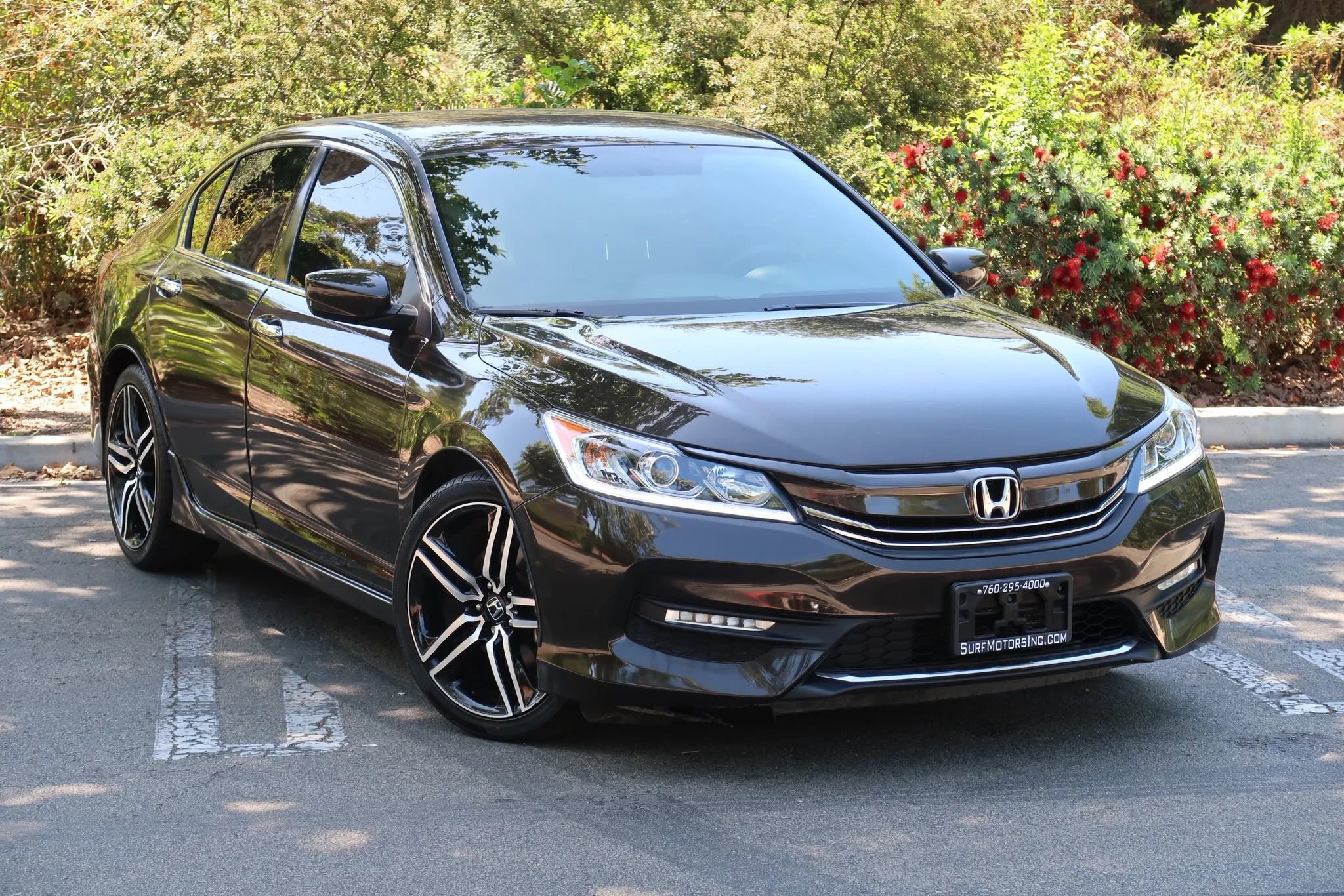 Used 2016 Honda Accord Sport image 2