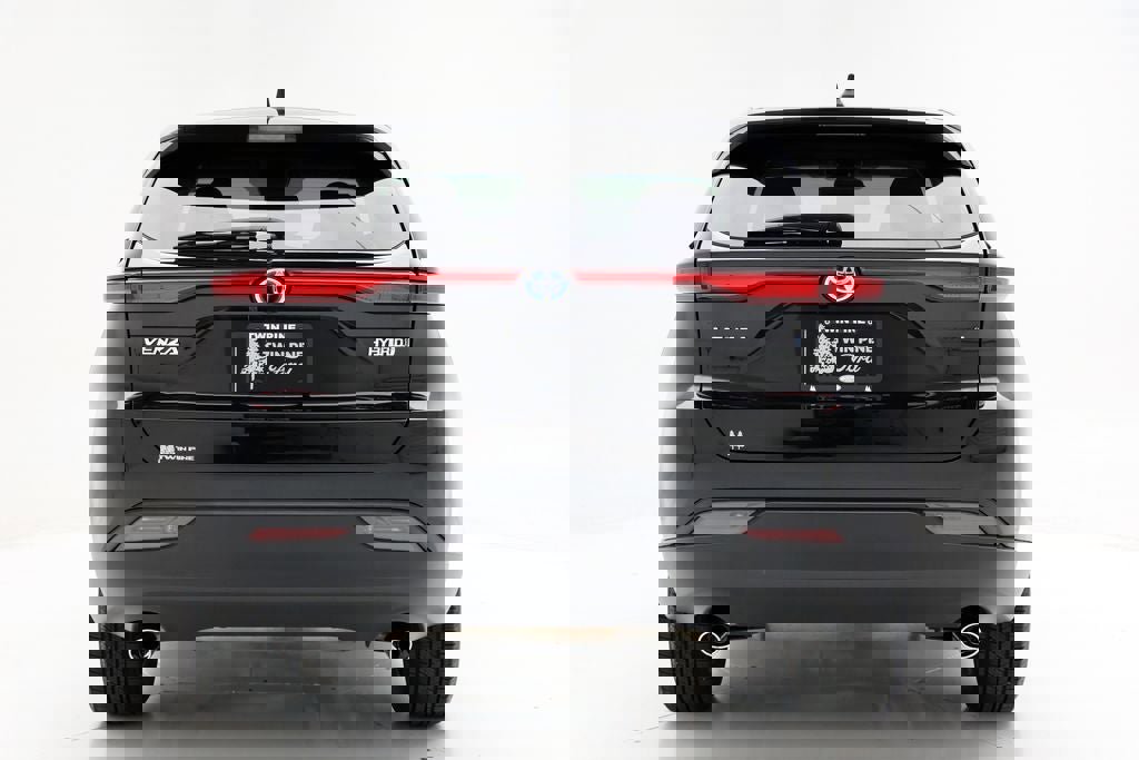 Used 2022 Toyota Venza LE image 7