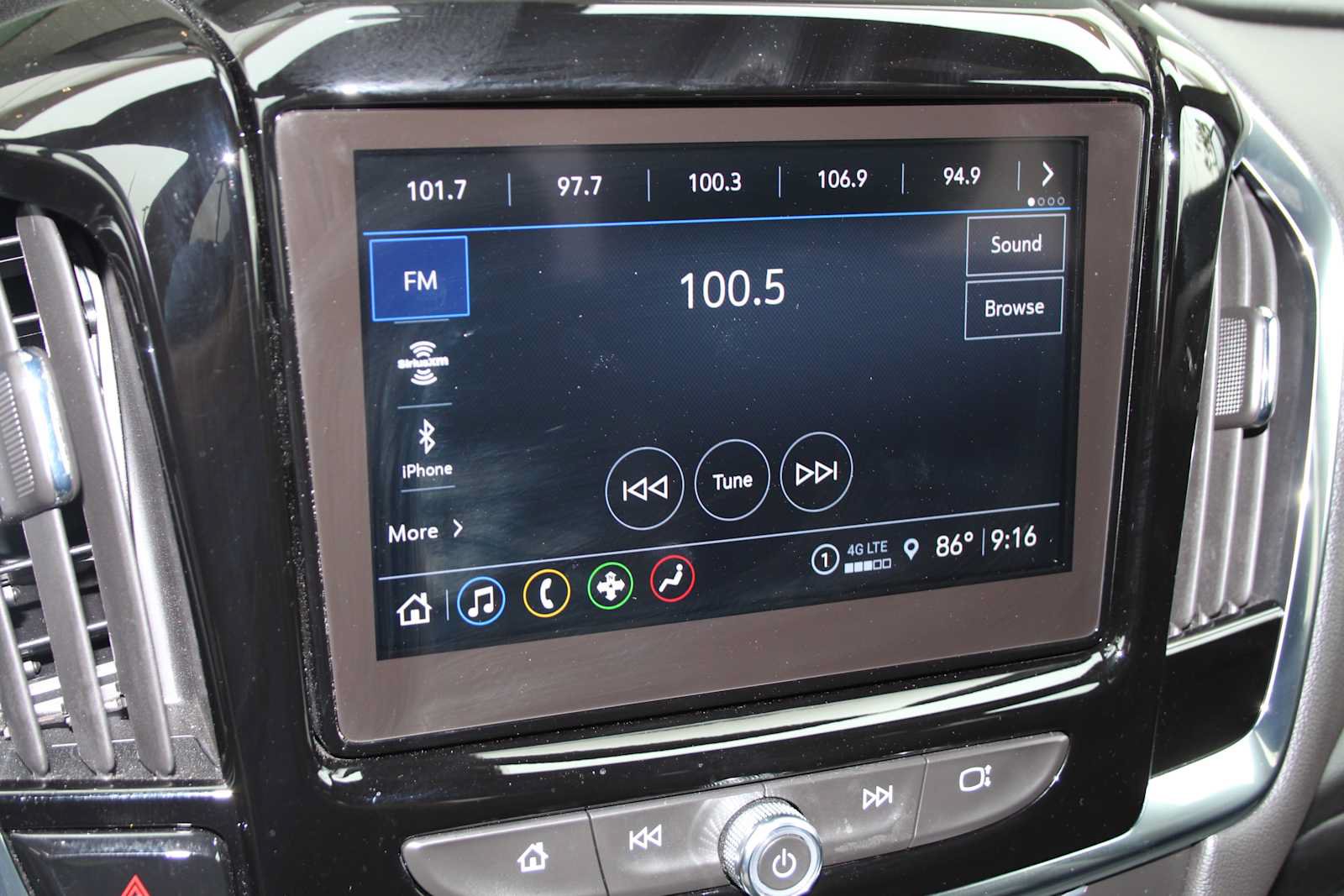 Used 2023 Chevrolet Traverse LT FWD image 39