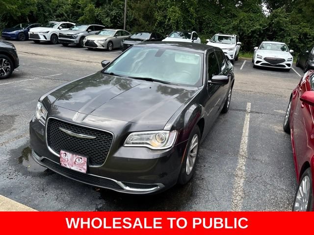 Used 2015 Chrysler 300 Limited RWD image 3