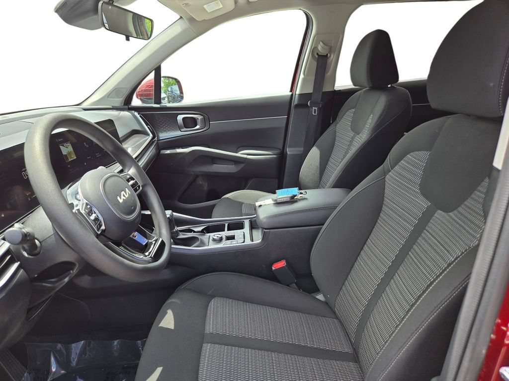 Certified 2025 Kia Sorento LX FWD image 18