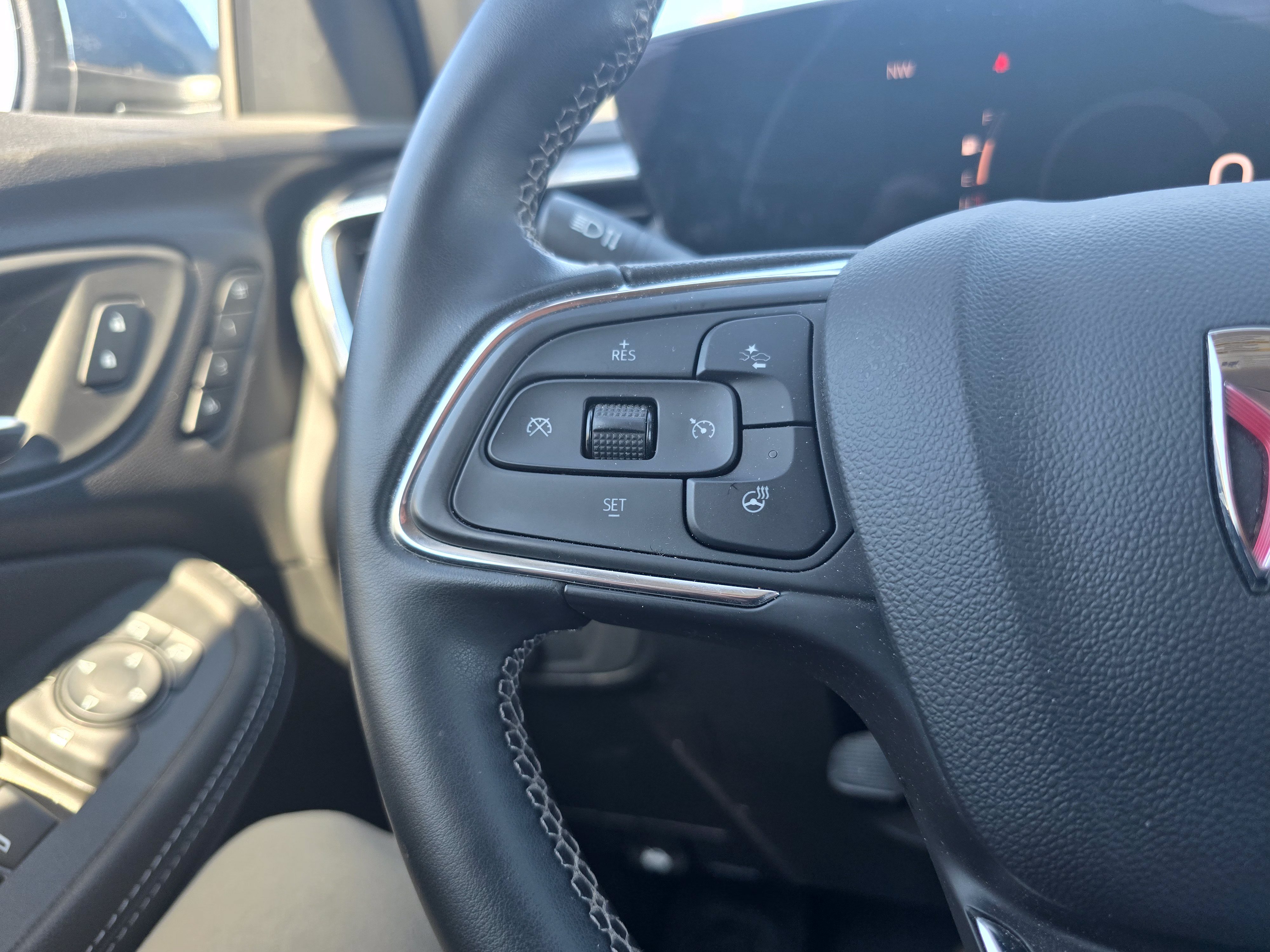 Used 2024 Buick Encore GX Avenir w/ Avenir Convenience Package AWD/4WD image 17