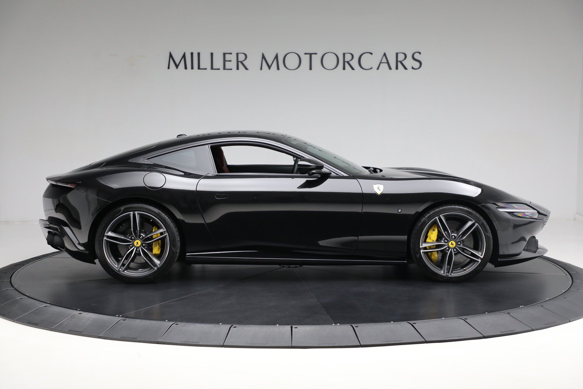 Certified 2022 Ferrari Roma RWD image 9
