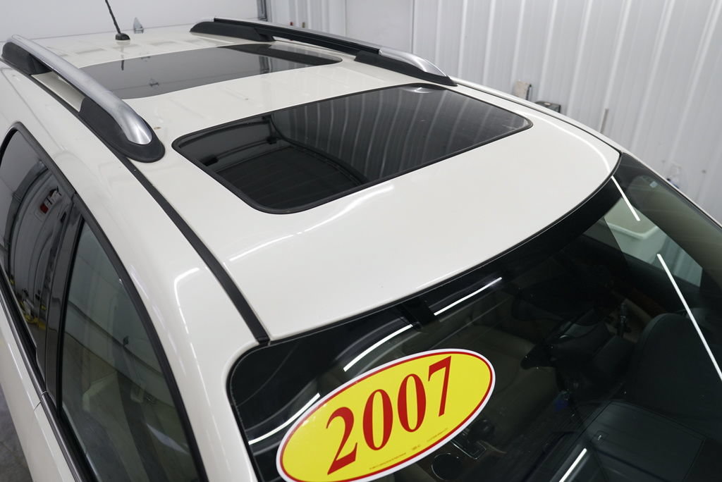 Used 2007 Saturn Outlook XR w/ Premium Trim Pkg FWD image 2