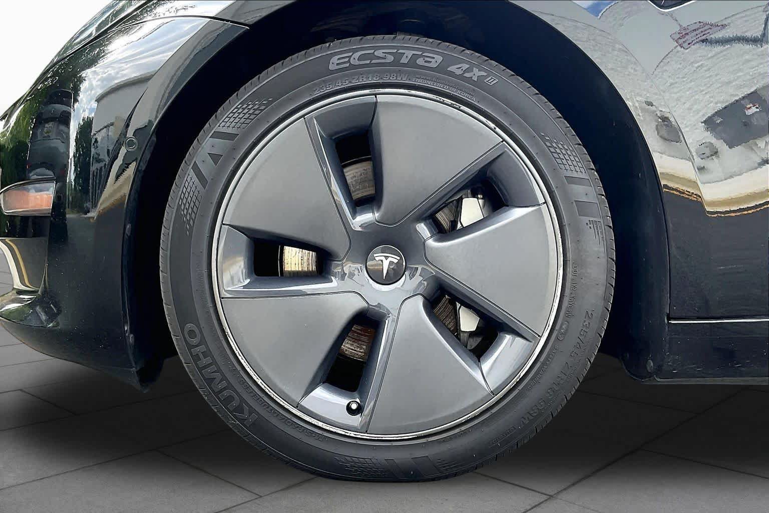 Used 2022 Tesla Model 3 Standard Range RWD image 9
