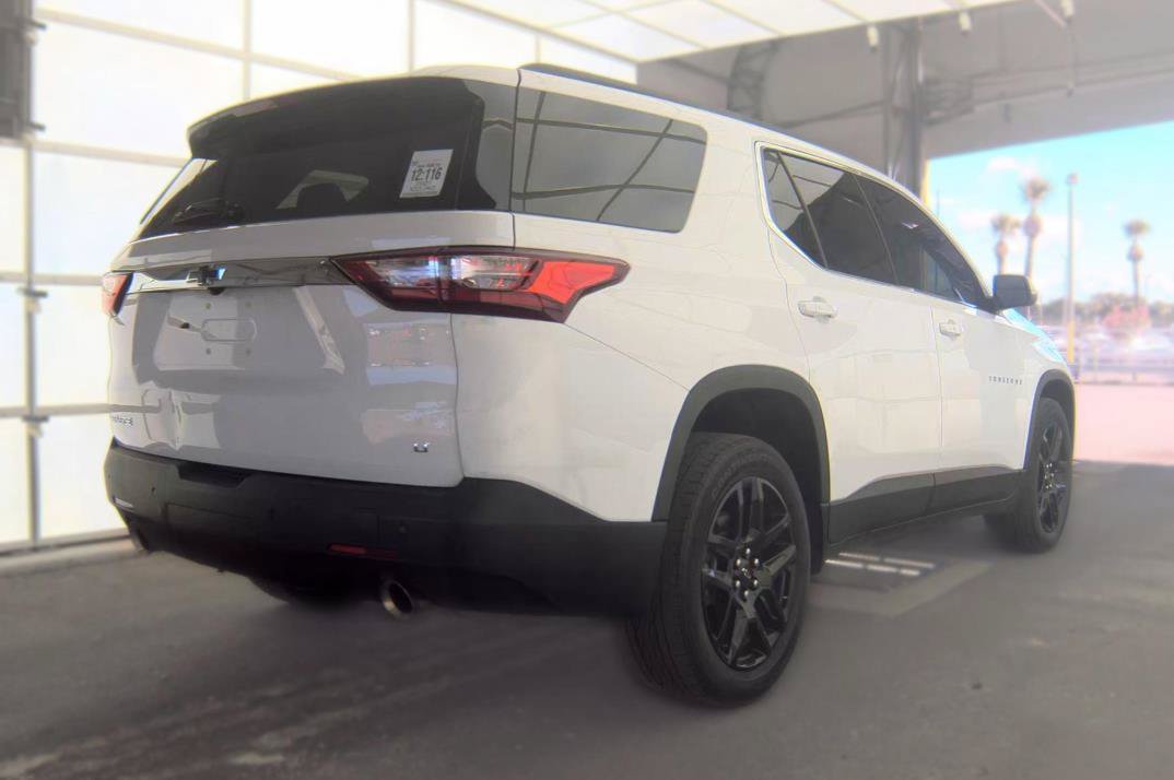 Used 2021 Chevrolet Traverse LT FWD image 2