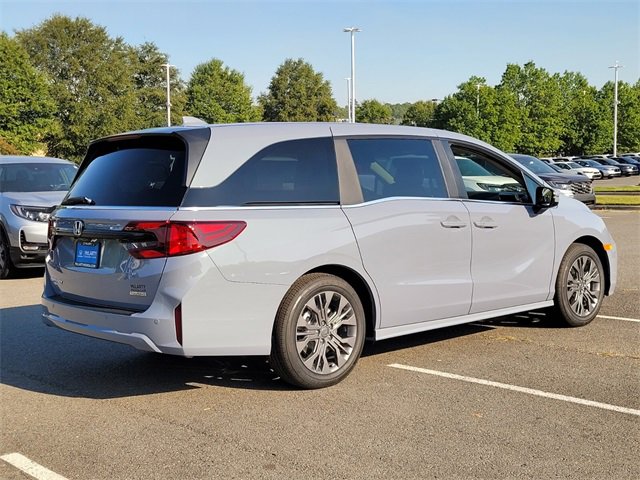 New 2026 Honda Odyssey Touring image 3