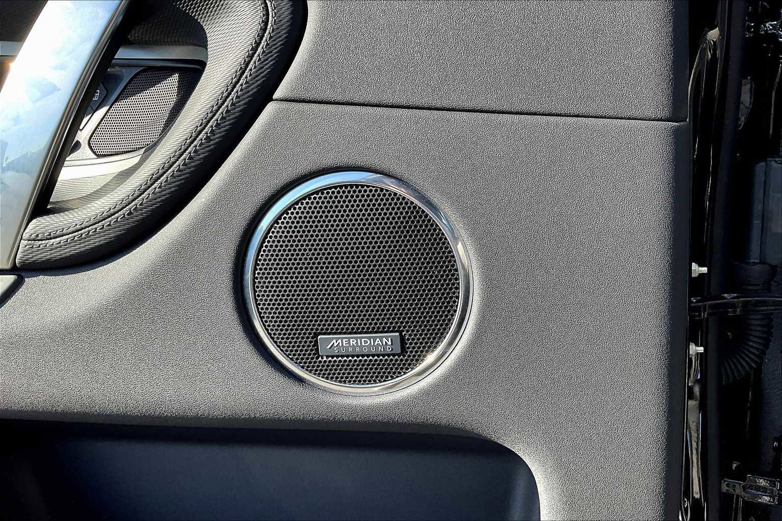 Used 2025 Land Rover Discovery Sport Dynamic SE image 37