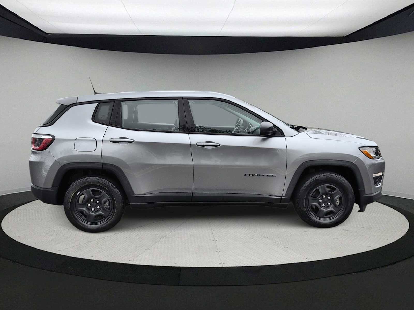 Used 2019 Jeep Compass Sport w/ Tech Group image 9