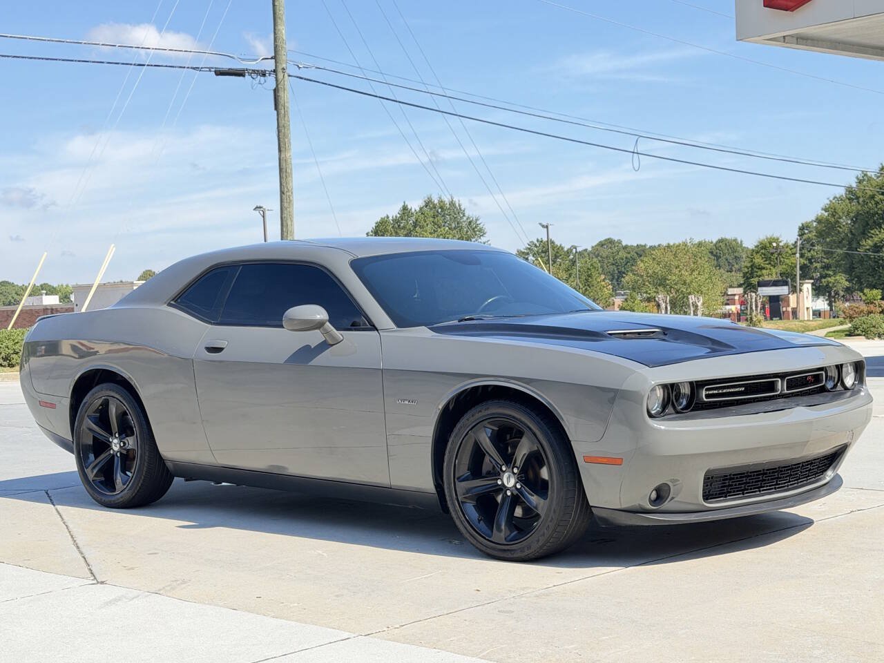 Used 2017 Dodge Challenger R/T RWD image 4