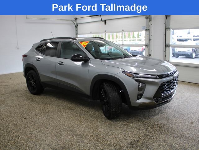 Used 2025 Chevrolet Trax ACTIV w/ Sunroof Package image 7