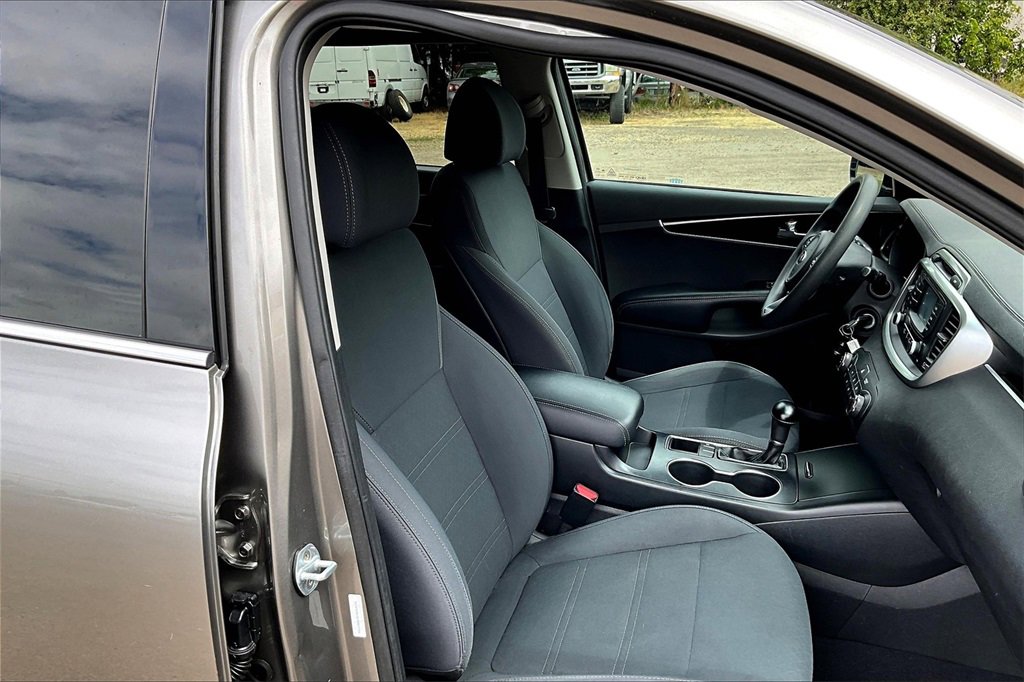 Used 2018 Kia Sorento L image 10