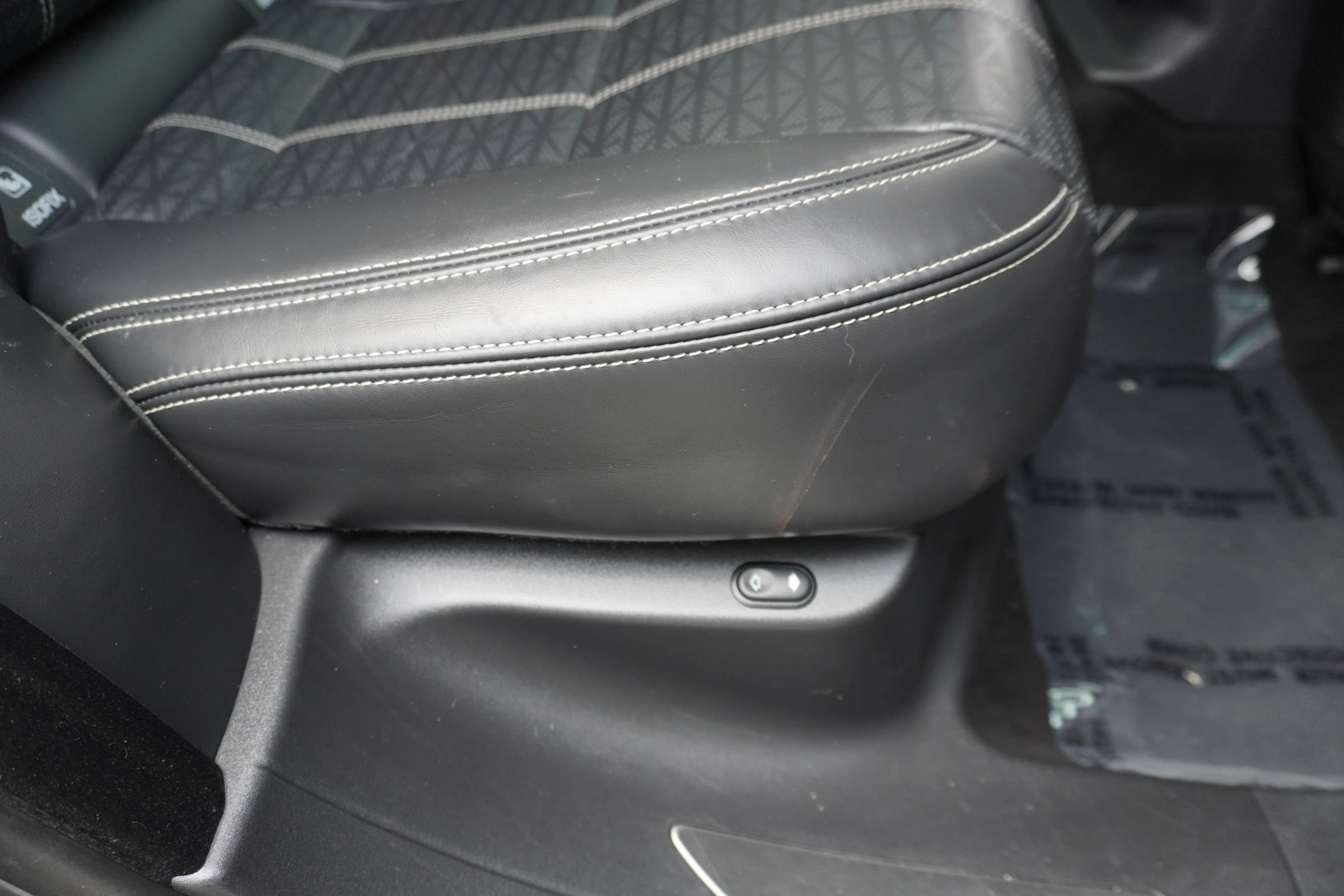 Used 2018 Land Rover Range Rover Velar R-Dynamic HSE AWD/4WD image 32