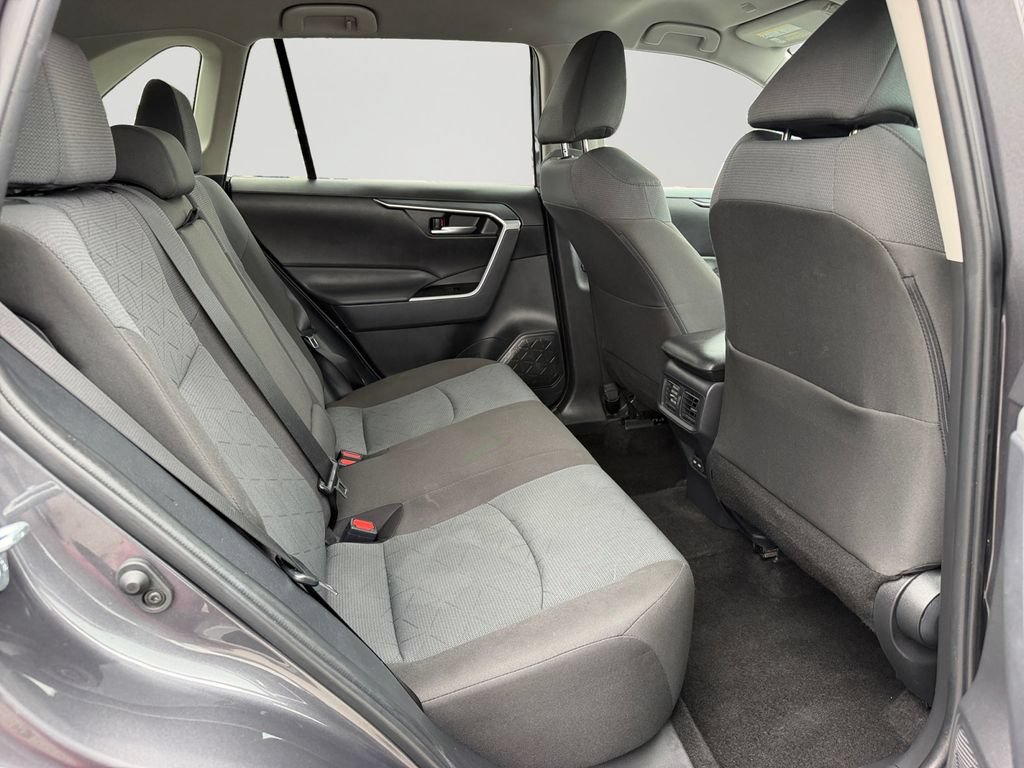 Used 2025 Toyota RAV4 XLE AWD/4WD image 9