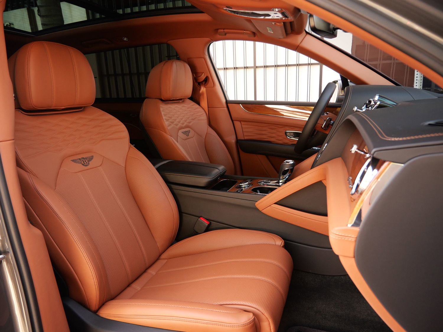 Used 2023 Bentley Bentayga Extended Wheelbase image 25