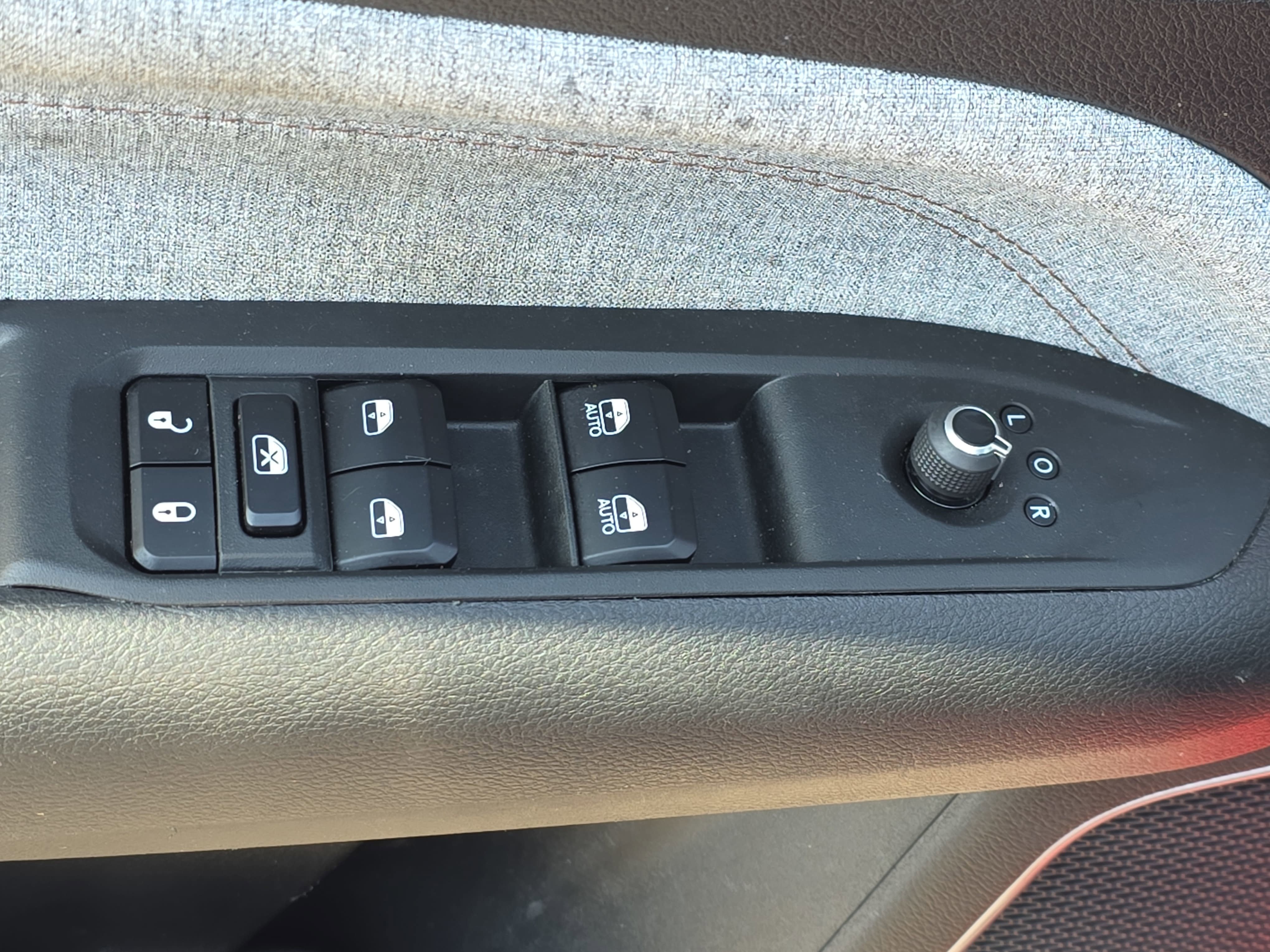 Certified 2023 Jeep Compass Latitude w/ Sun and Sound Group AWD/4WD image 26