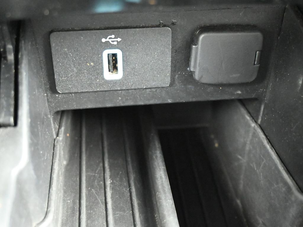 Used 2018 Ford Explorer XLT w/ Equipment Group 202A image 13