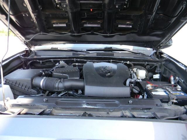 Used 2022 Toyota Tacoma TRD Sport w/ Technology Package AWD/4WD image 10