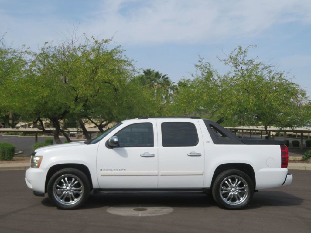 Used 2008 Chevrolet Avalanche LTZ w/ LTZ Preferred Equipment Group image 2