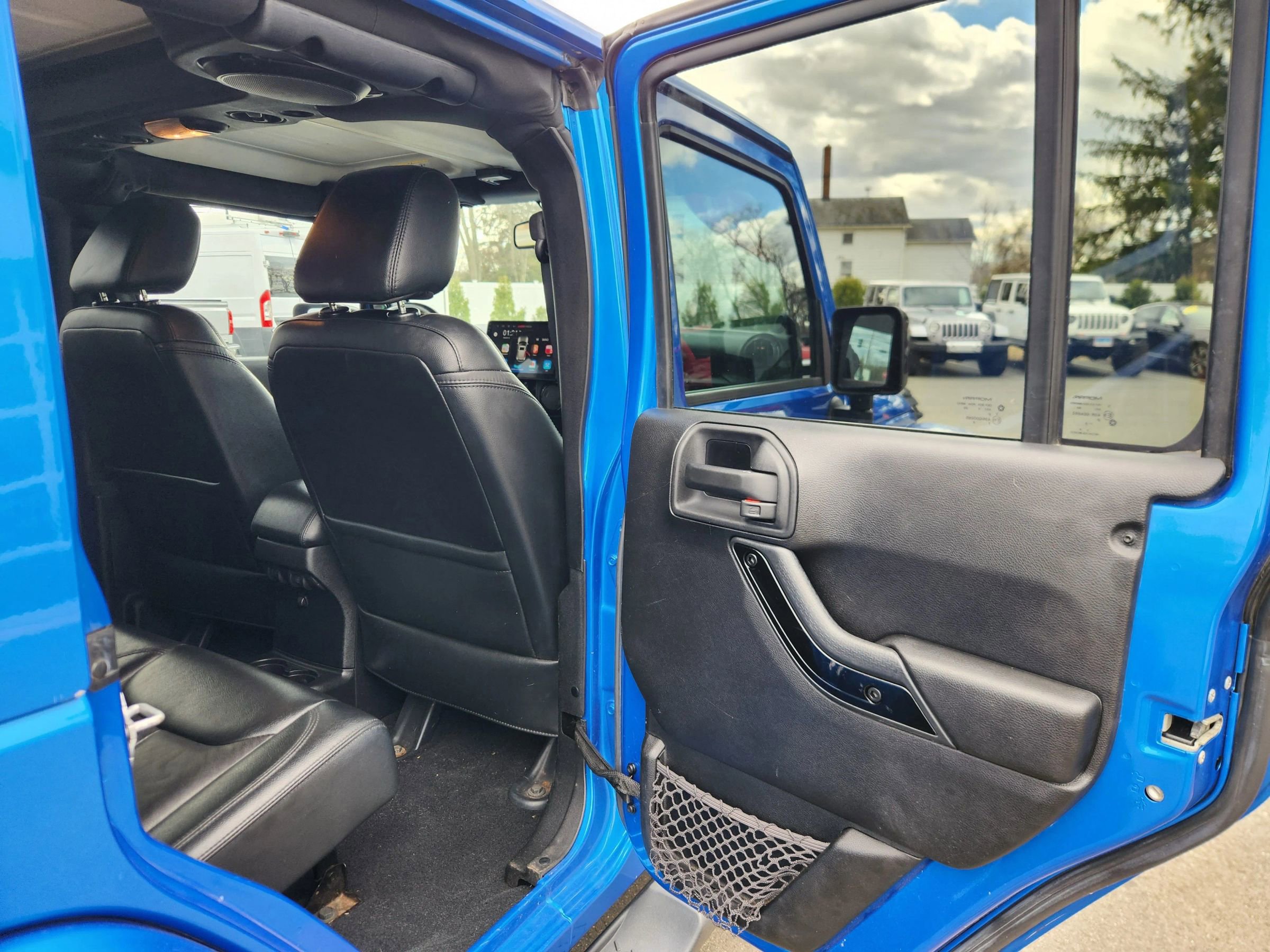 Used 2014 Jeep Wrangler Unlimited Sahara image 41