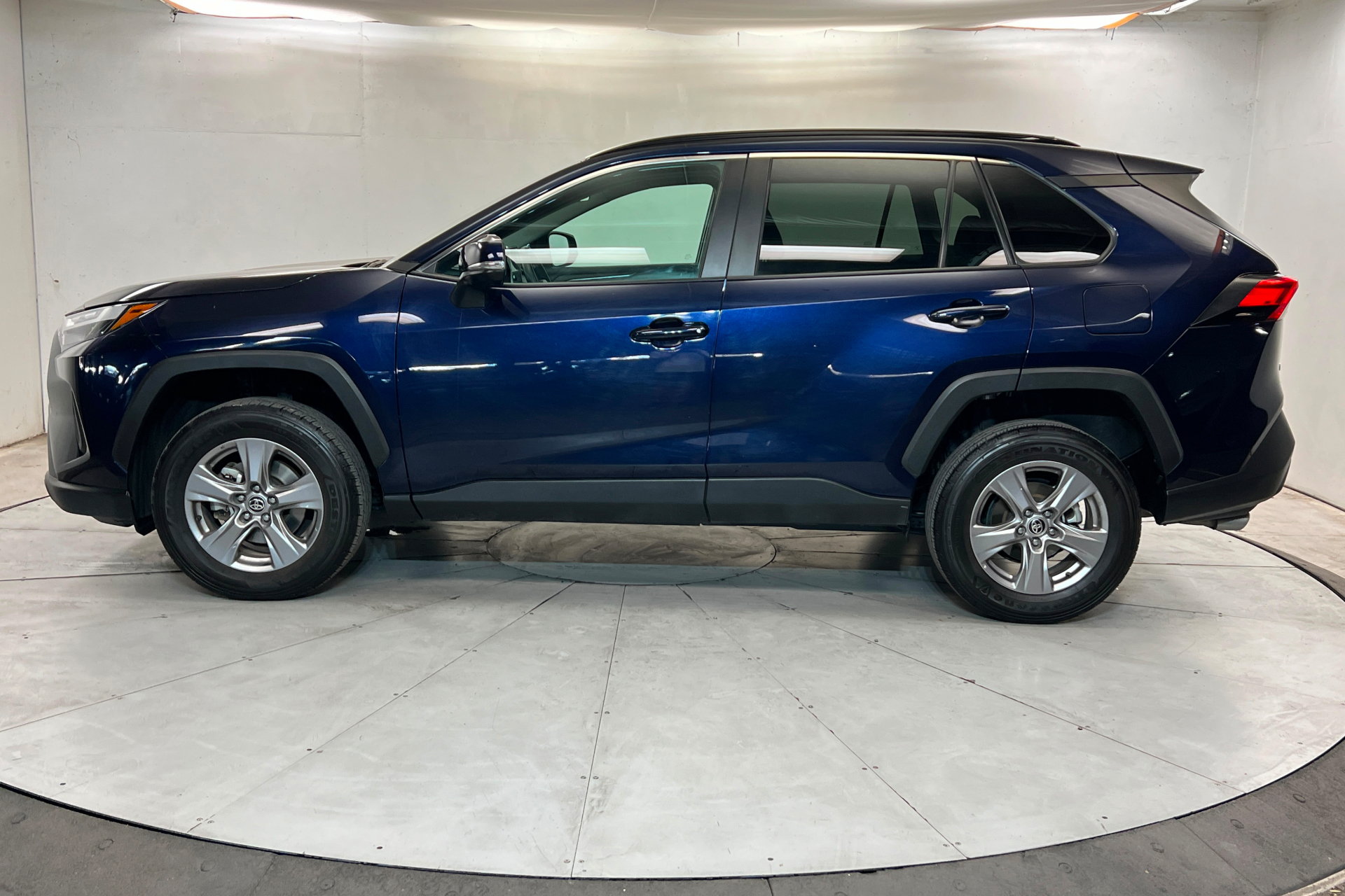 Used 2025 Toyota RAV4 XLE FWD image 2