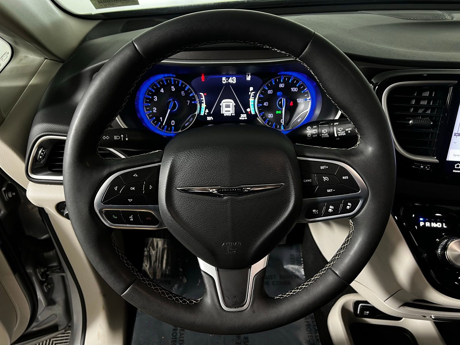 Used 2024 Chrysler Pacifica Touring-L image 16