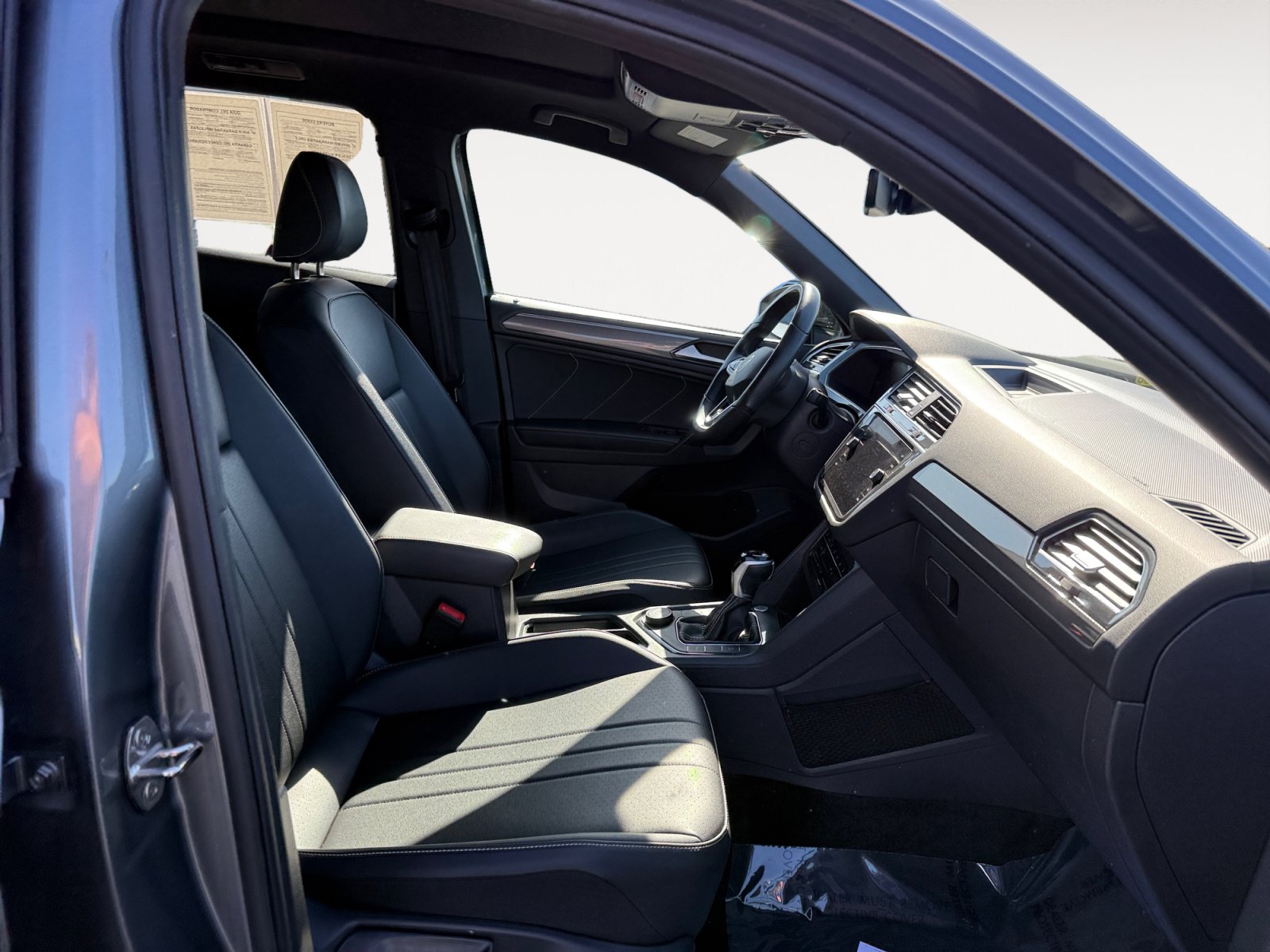 Certified 2023 Volkswagen Tiguan SE R-Line AWD/4WD image 19