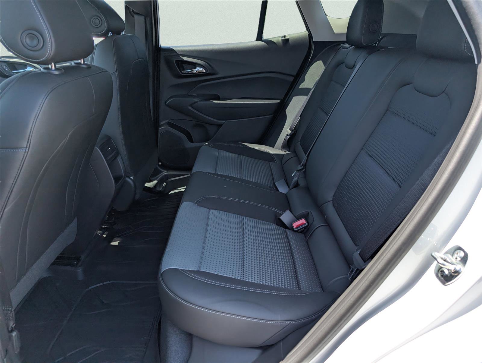 New 2026 Chevrolet Trax LT w/ LT Convenience Package image 25