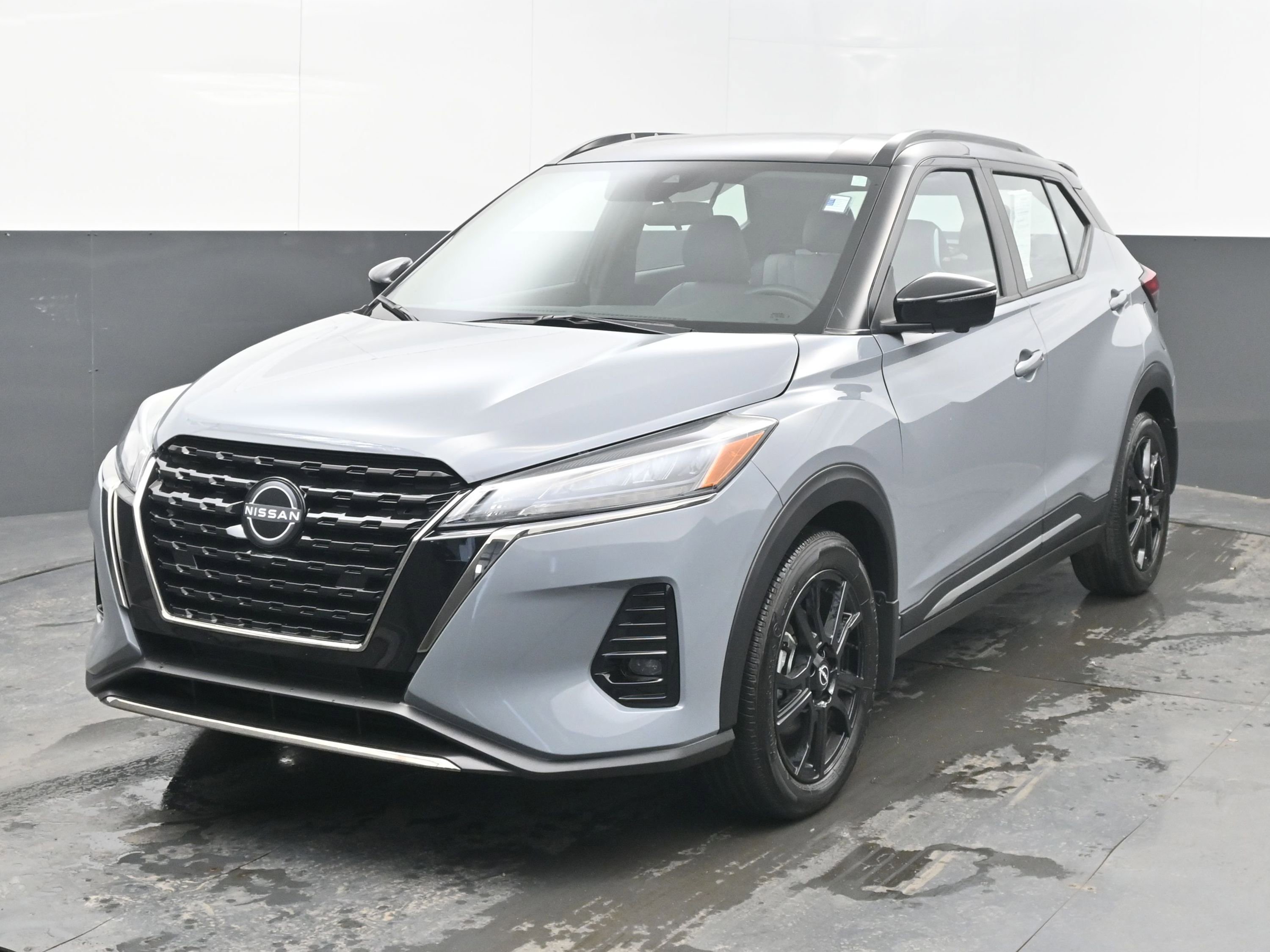 Certified 2024 Nissan Kicks SR w/ SR Premium Package image 3