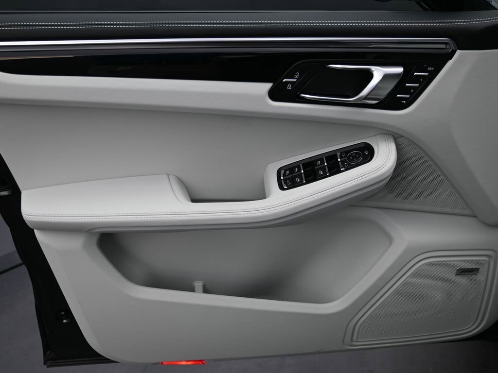 New 2026 Porsche Macan image 12