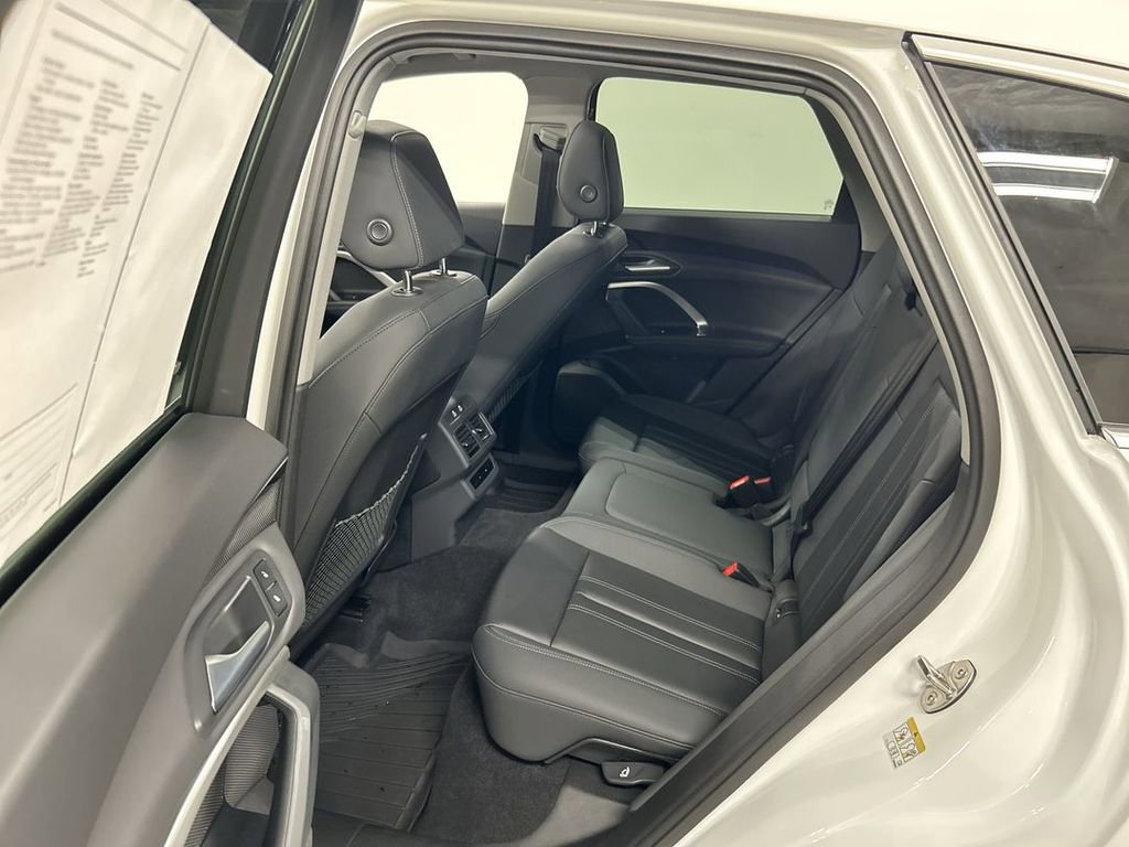 Used 2025 Audi Q5 Premium w/ Convenience Package image 21
