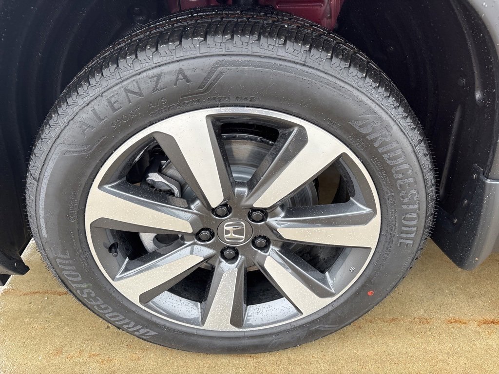 New 2025 Honda Pilot Touring image 11