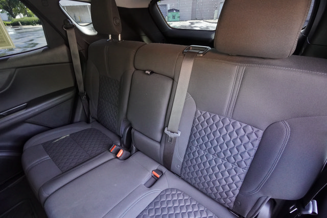 Used 2021 Chevrolet Blazer LT w/ LPO, Black Accent Package FWD image 22