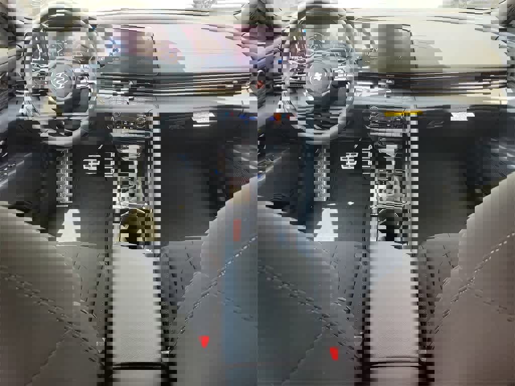 New 2025 Hyundai Elantra SEL image 11