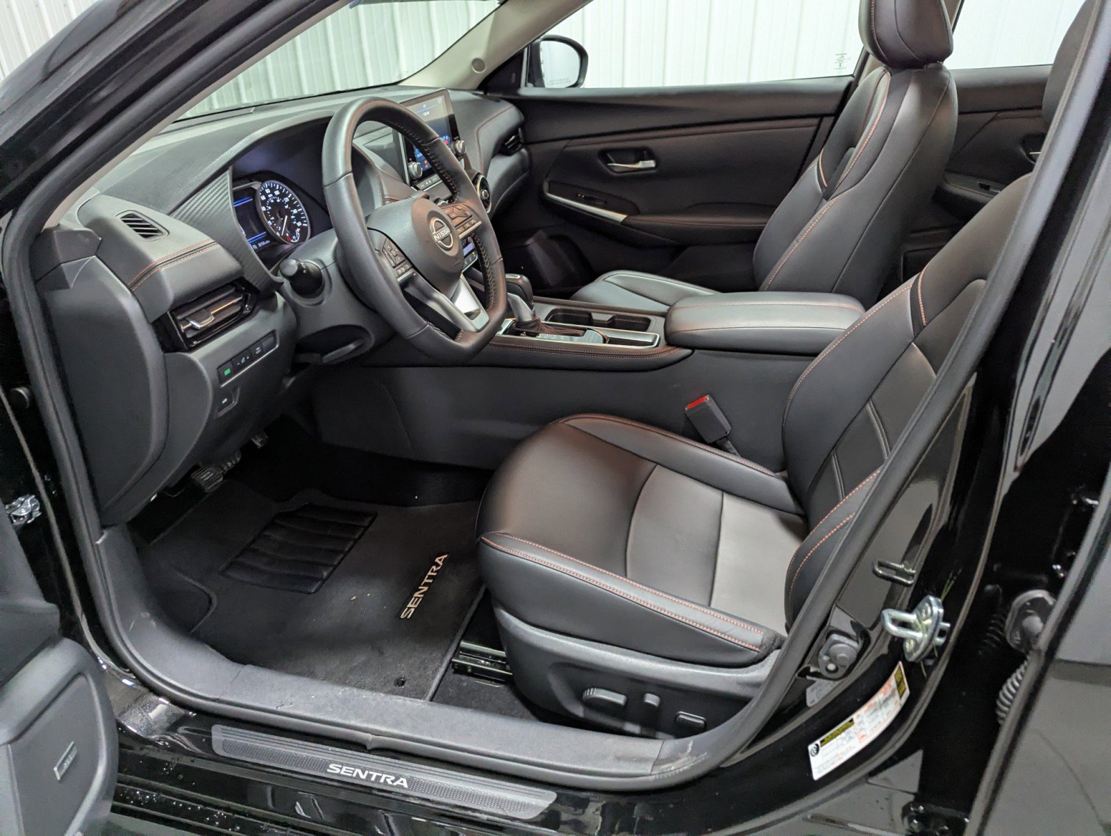 Used 2025 Nissan Sentra SR w/ SR Premium Package image 16