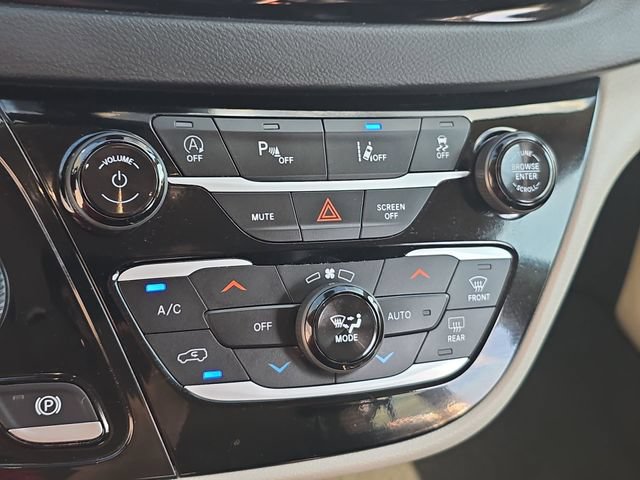 Used 2023 Chrysler Pacifica Touring-L FWD image 25
