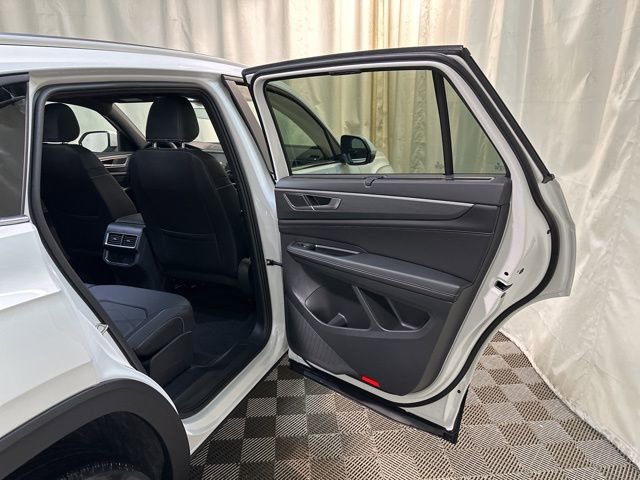 New 2026 Volkswagen Atlas Cross Sport SE image 32