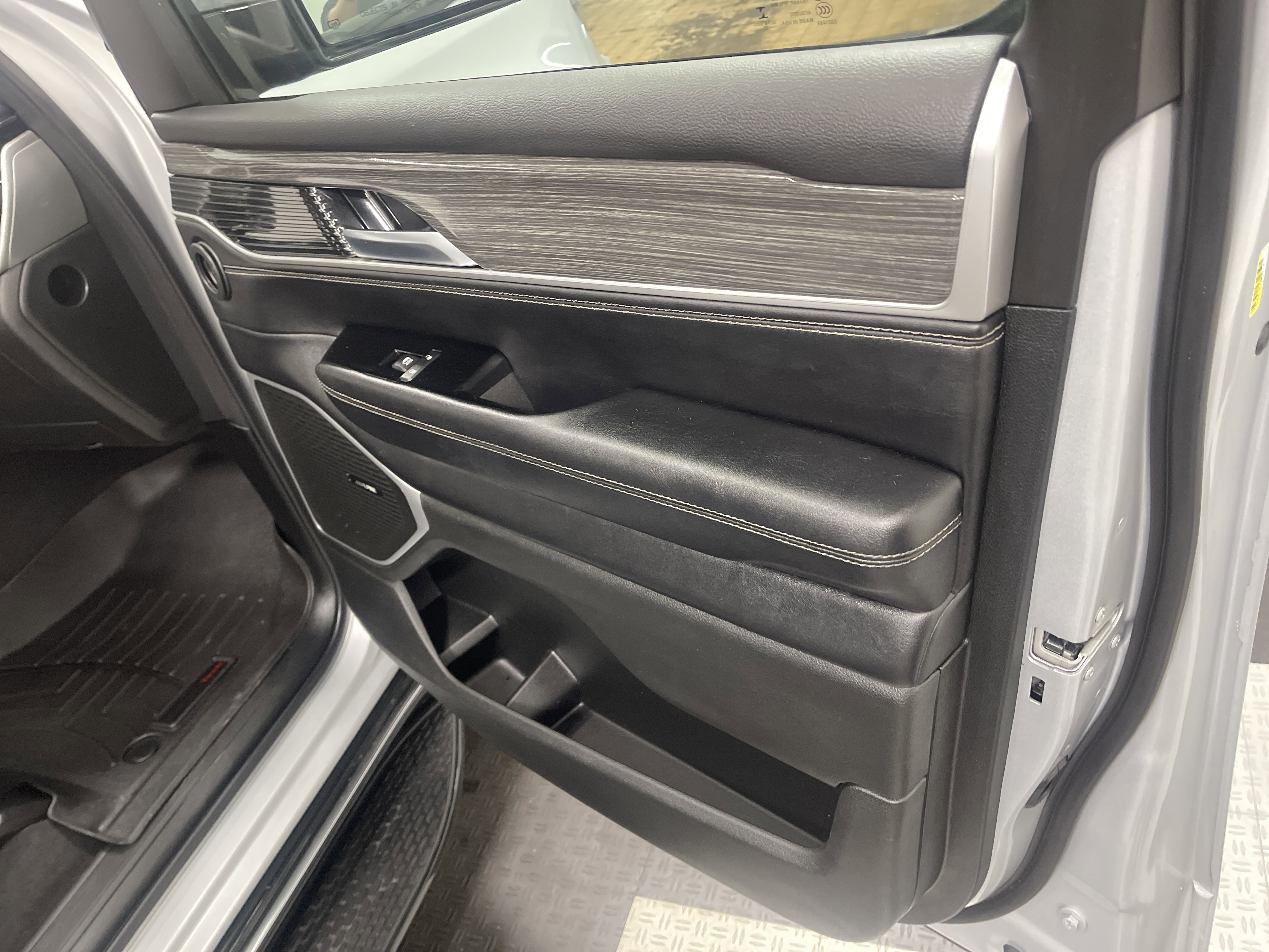 Used 2022 Jeep Wagoneer Series II w/ Premium Group I image 30