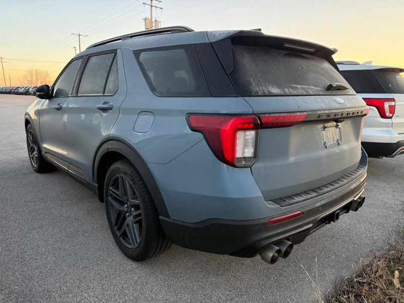 Used 2025 Ford Explorer ST image 5