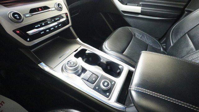 Used 2021 Ford Explorer XLT w/ Equipment Group 202A image 19