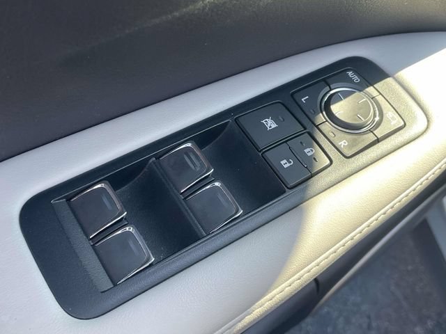 Used 2018 Lexus RX 350L Luxury w/ Accessory Package AWD/4WD image 16