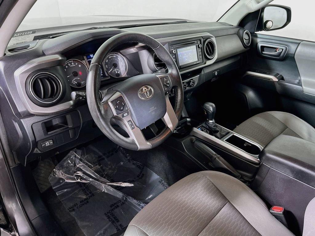 Used 2016 Toyota Tacoma SR5 w/ SR5 Appearance Package (SN) RWD image 9
