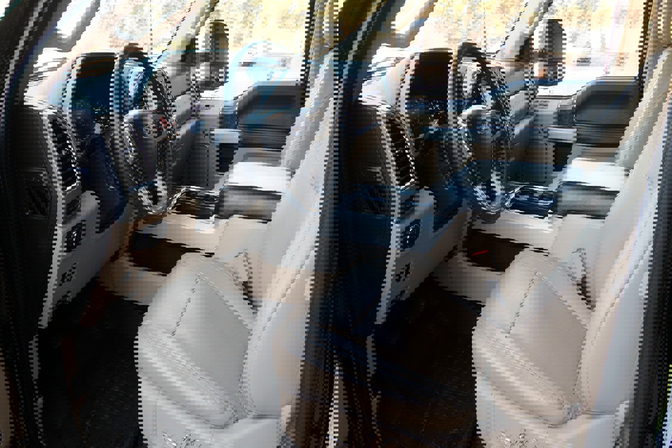 Used 2018 Ford F250 Lariat w/ Lariat Ultimate Package image 22