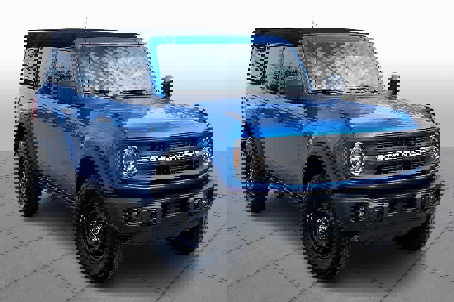 Used 2023 Ford Bronco Black Diamond image 3