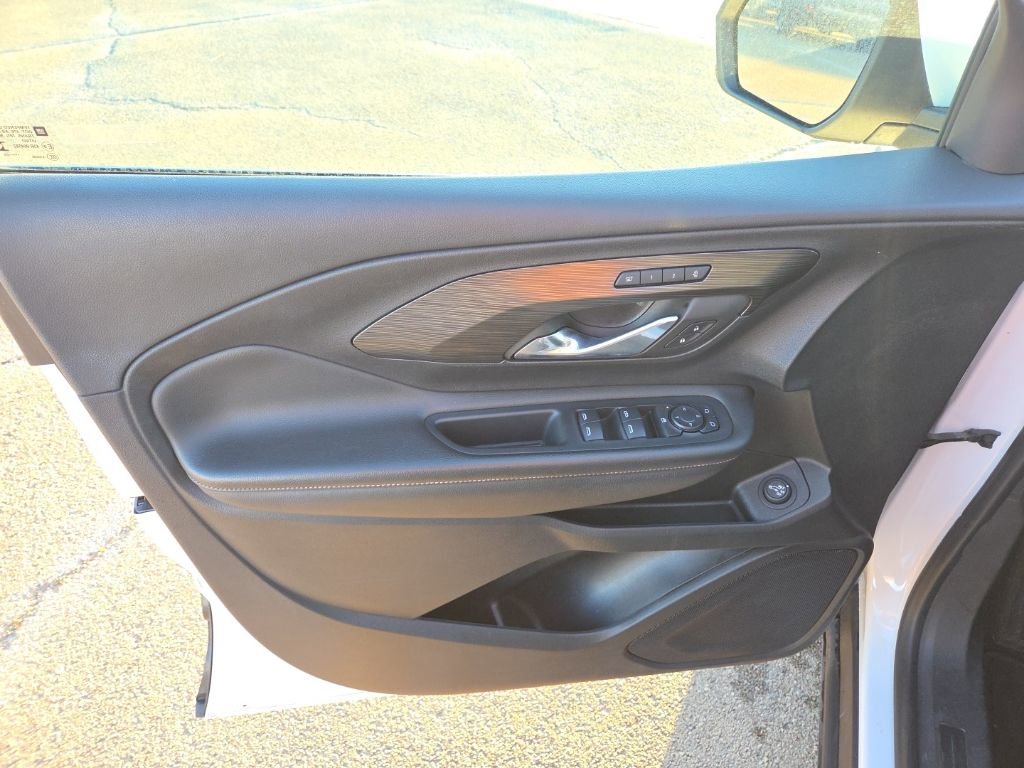 Used 2023 GMC Terrain SLT image 10